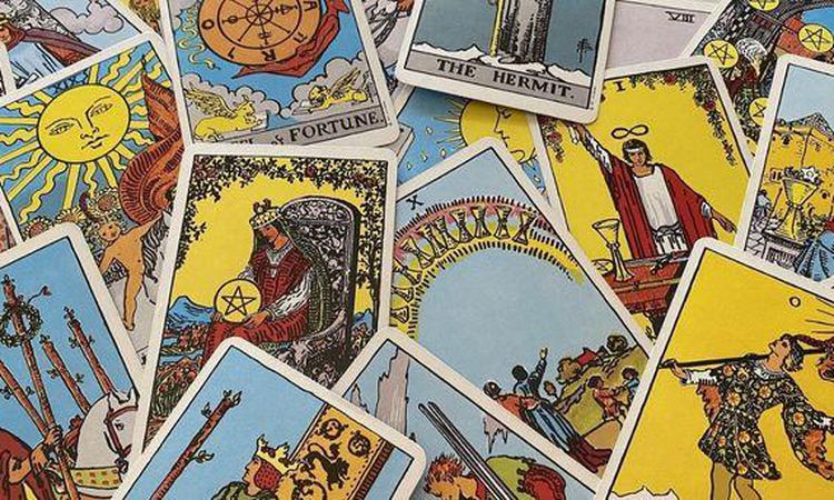 Kritik Açıklama: 10 Ağustos günlük tarot falı: 10 Ağustos Pazartesi günü seni neler bekliyor? Günlük tarot kar