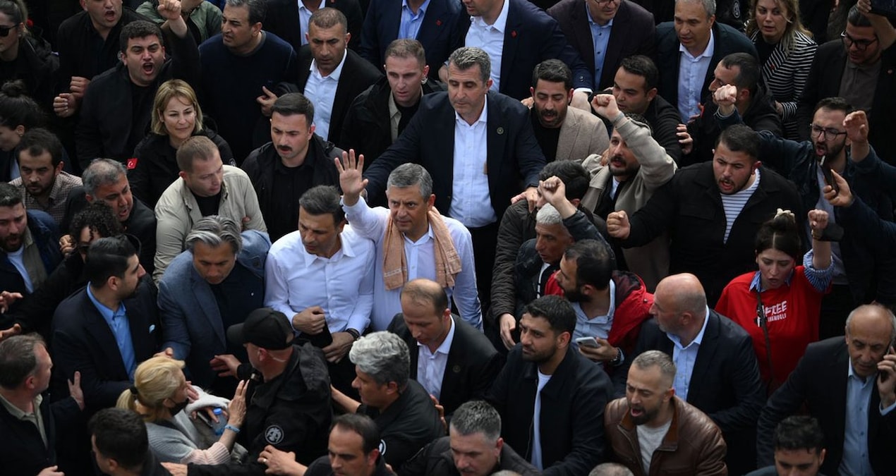 Son Gelişme: 10 ilçe başkanından Özgür Özel’e destek - Son Dakika Haberleri ve Merak Edilenler