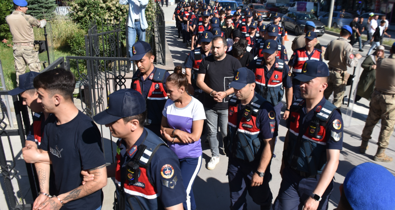 Gündemden Son Bilgiler: 10 ilde eş zamanlı yasa dışı bahis ve dolandırıcılık operasyonu: Çok sayıda gözaltı -