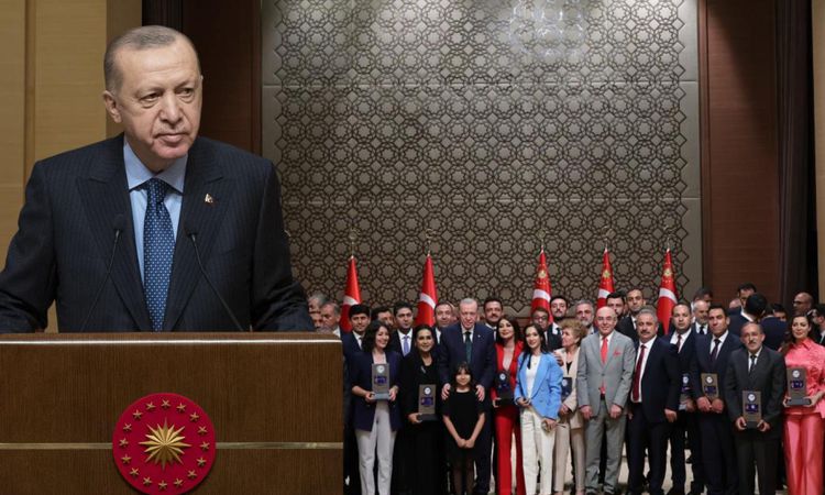 Son Gelişme: 11. Anadolu Medya Ödülleri sahiplerini buluyor: Cumhurbaşkanı Erdoğan da katılacak - Son Dakika H