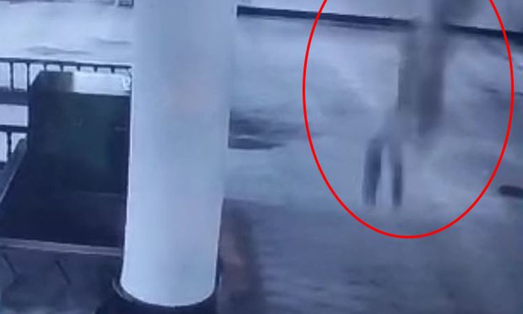 Son Gelişme: 11 yaşındaki çocuk camiden atladı: Şans eseri yara almadı - Son Dakika | İşte Tüm Ayrıntılar