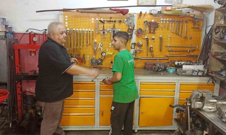 12 yaşında girdiği sanayide 45 yıl devirip 20’den fazla usta yetiştirdi - Son Dakika Bilgileri