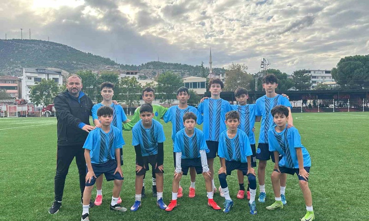 1299 Bilecik Spor, Vezirhanspor'u 11-5 yenerek hazırlık maçında dostluğu kazandı: Gelişmeler Takip Ediliyor
