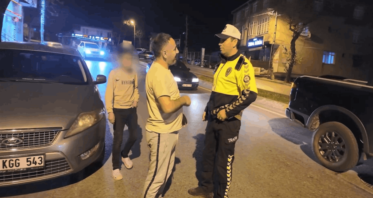 Son Gelişme: 13 yaşındaki çocuk araç kullanırken yakalandı; otomobilin sahibine 40 bin lira ceza! - Son Dakika