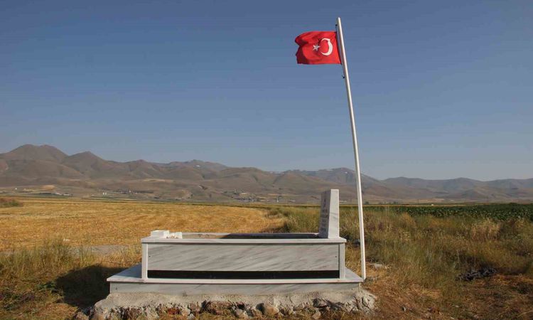 Kritik Açıklama: 149 Yıllık Vefa: Garip Mezar Hayırsever Desteğiyle Yenilendi - Son Dakika - Son Dakika Bilgil