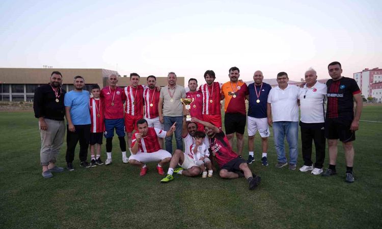 Son Gelişme: 15 Temmuz Şehit Ömer Halisdemir Geleneksu baskını Futbol Turnuvası tamamlandı - Haberleri: Gelişm