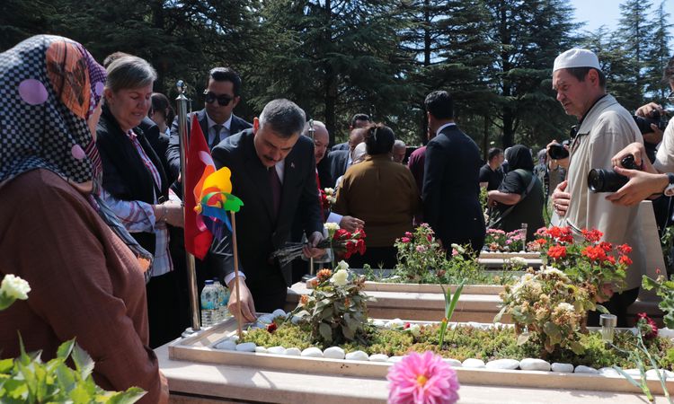 July 15 Martyrs Commemorated at Their Graves on Their 10th Anniversary - News