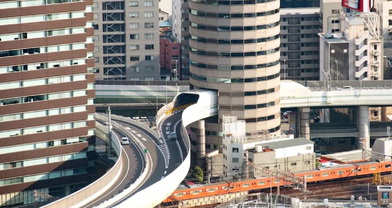 They built a highway inside the 16-storey building: Cars pass 24 hours a day - Breaking News