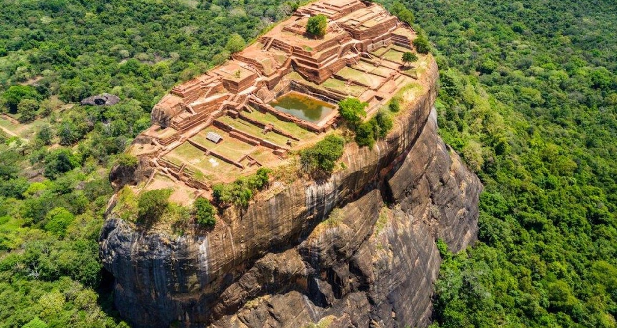 A completely different world is hidden at the top of the 200-meter rock - News