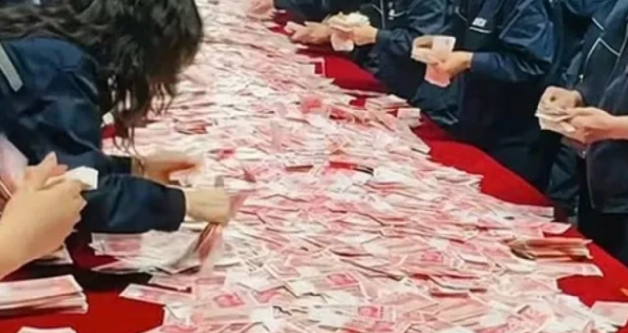 26 milyon doları masaya serip işçilerini çağırdı: 'Taşıyabildiğiniz kadarını evinize götürün' - Son Dakika Hab