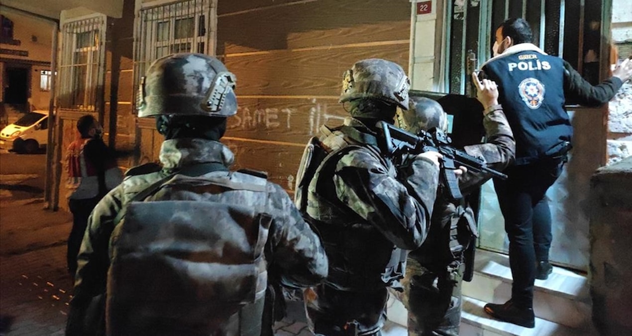 Ayrıntılar Netleşti: 3 banka yöneticisi, 8 polis ve 4 avukat gözaltında - Haberleri: Gelişmeler Takip Ediliyor