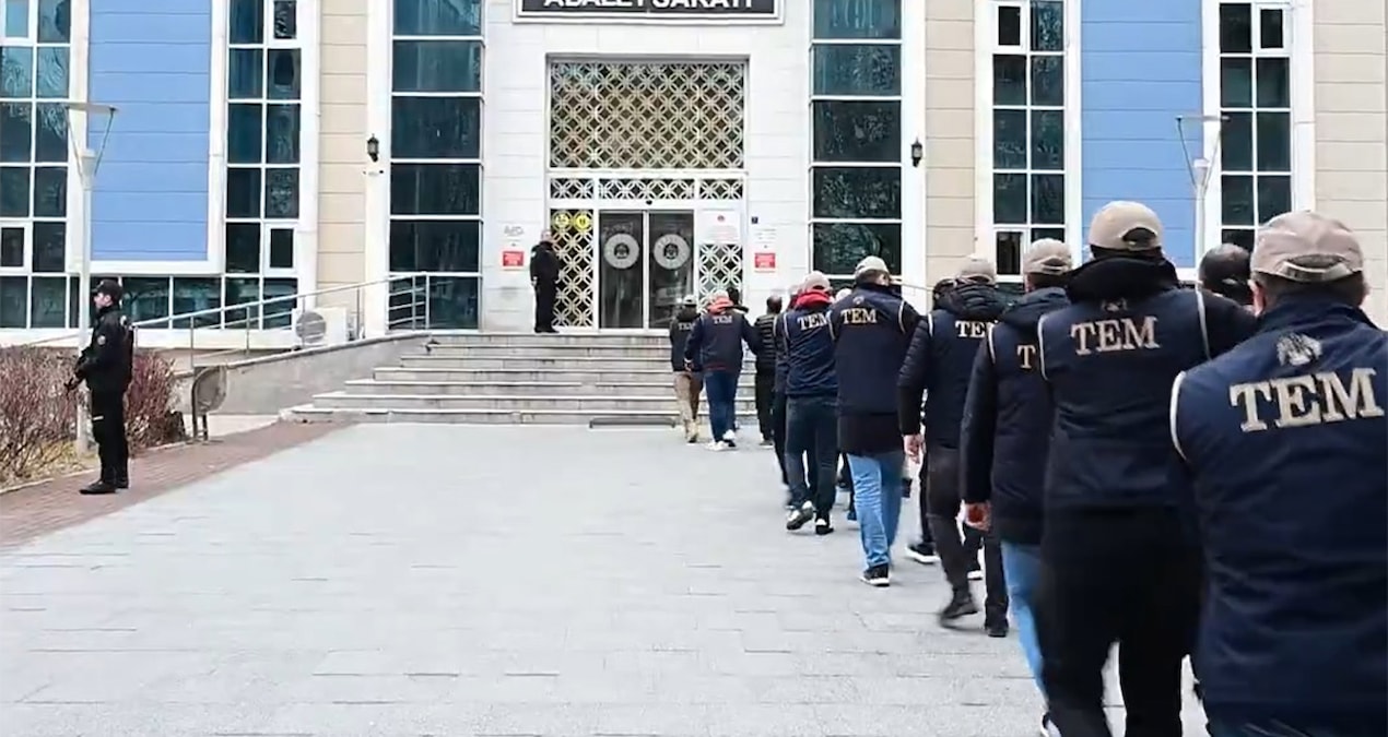 Gündemden Son Bilgiler: 3 ilde IŞİD operasyonu: 12 kişi hakkında tutuklama kararı verildi - Son Dakika Haberle