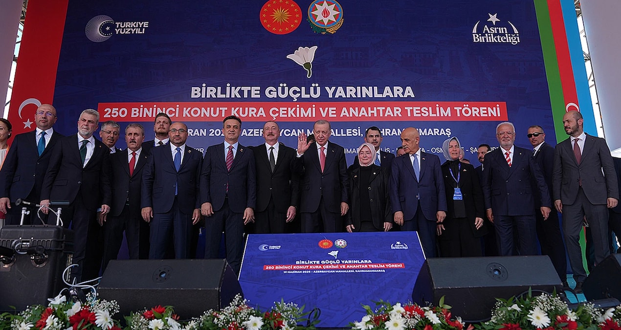 Gündemden Son Bilgiler: 3 tören için 27 milyon - En Son Haber: Gelişmeler Takip Ediliyor