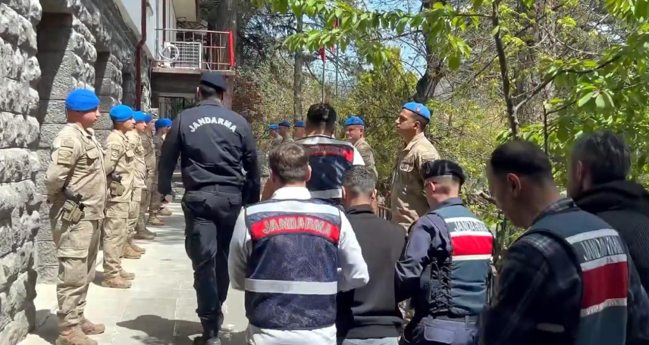 Gündemden Son Bilgiler: 34 ilde dolandırıcılık ve yasa dışı bahis operasyonu! 300'e yakın kişi gözaltında - En