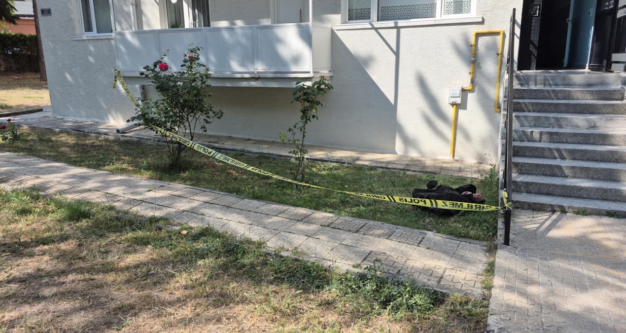 He fell from the window of his 4th floor flat and died - Breaking News