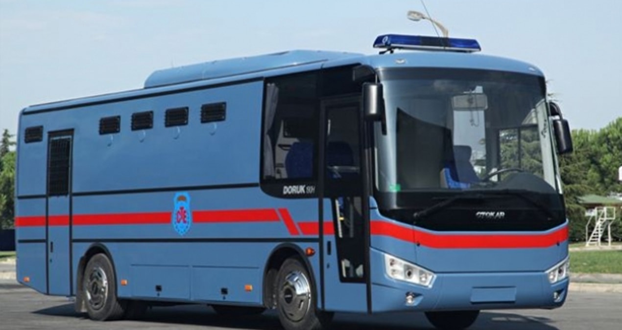 40 dakika boyunca kelepçeyle taşındı - En Son Haber: Gelişmeler Takip Ediliyor