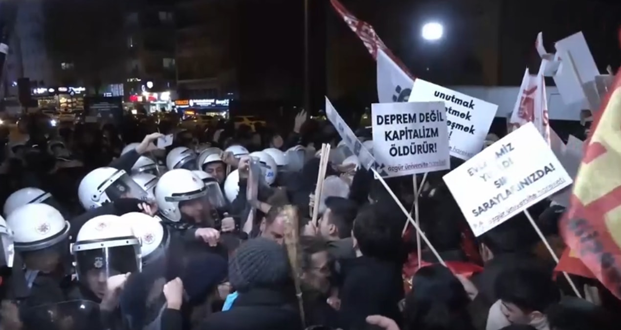 Sıcak Gündem: 6 Şubat depremleri protestosuna polis müdahalesi - En Son Haber: Gelişmeler Takip Ediliyor