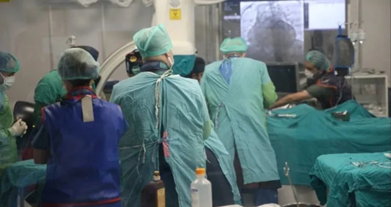 Ayrıntılar Netleşti: 70 kişilik grup saldırdı doktorlar  3 saat kilitli kaldı - Haberleri: Gelişmeler Takip Ed