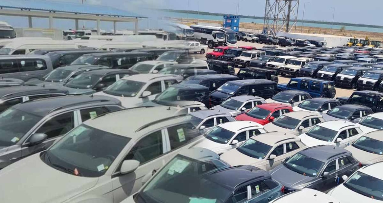 Son Gelişme: 700 yıllık tarihi ada artık dev bir otopark: 4.000 lüks araç sıra sıra dizildi - En Son Haber
