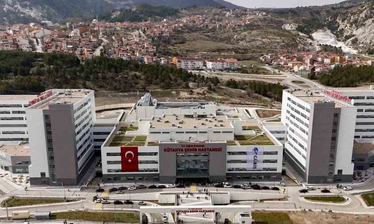 Ayrıntılar Netleşti: 76 yaşındaki kanser hastasına genel anestezi olmadan başarılı ameliyat - Son Dakika Haber