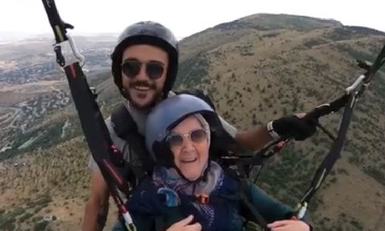 Sıcak Gündem: 77 yaşında ilk yamaç paraşütü keyfi - Son Dakika Haberleri - Son Dakika Bilgileri