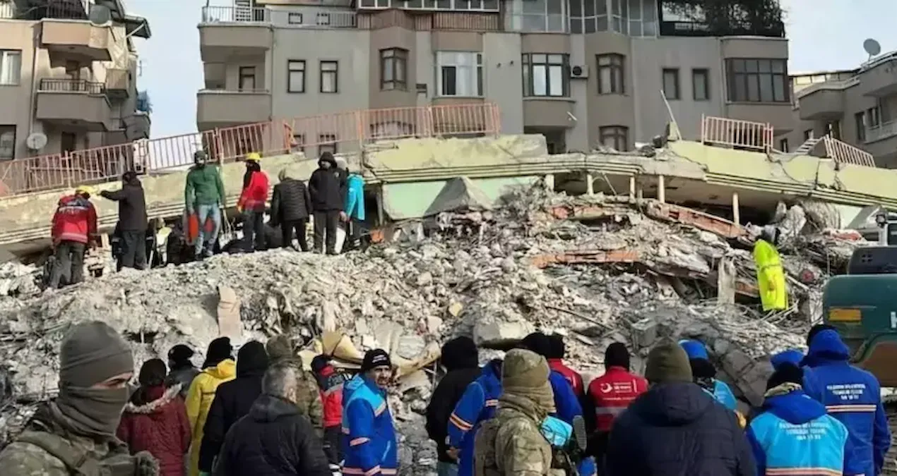 Ayrıntılar Netleşti: 78 kişinin yaşamını yitirdiği Hakimbey Apartmanı’nın yerine yapılan inşaatın ruhsatsız ol