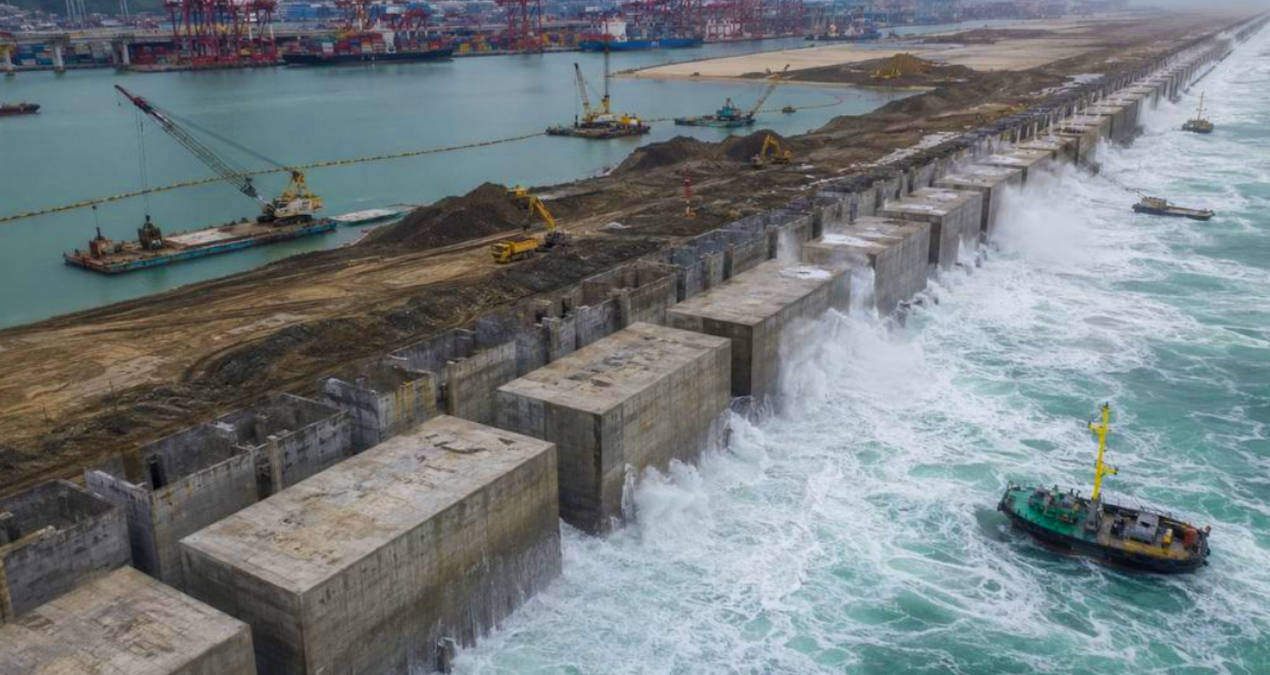 8 bin 600 tonluk 117 beton kesonla dev deniz duvarı kuruldu - En Son Haber - Son Dakika Bilgileri