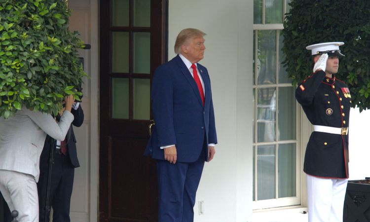 Gündemden Son Bilgiler: ABD Başkanı Trump, doğum yoluyla vatandaşlık hakkını kısıtlamaya yönelik iki başkanlık