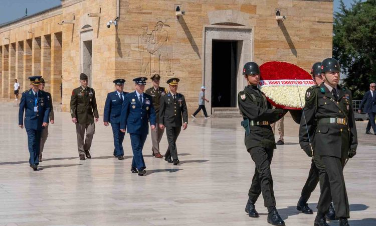 Ayrıntılar Netleşti: Abd genelkurmay başkanı orgeneral caine, anıtkabir’i ziyaret etti - Son Dakika Haberleri