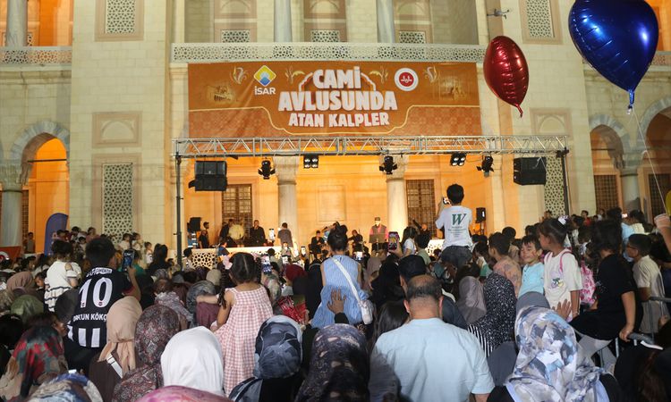 Son Gelişme: Adana'da Cami Avlusunda Kalpler Atan Etkinlik - Son Dakika Haberleri ve Merak Edilenler