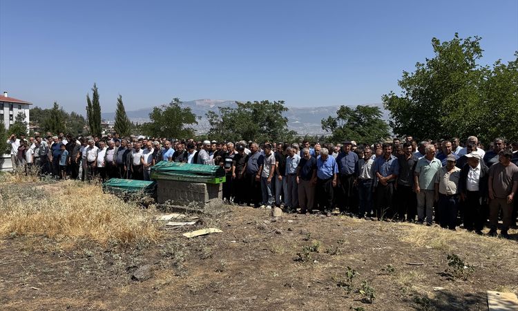 The funerals of the mother and her son, who lost their lives in the accident in Adana, were buried in Kahramanmaraş - Last Minute