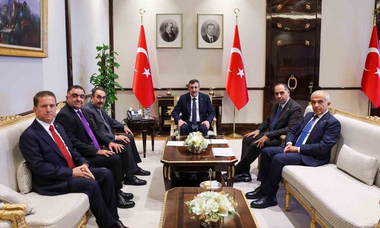 Adana narenciye sektörü sorunlarını ve Karadeniz'deki gemi sorununu Yılmaz'a iletti