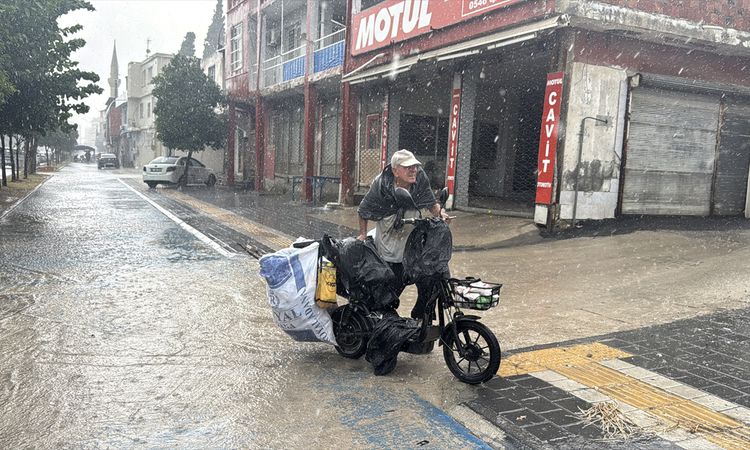 Son Gelişme: Adana'da Sağanak ve Rüzgar Hayatı Olumsuz Etkiledi - Son Dakika Haberleri | İşte Tüm Ayrıntılar