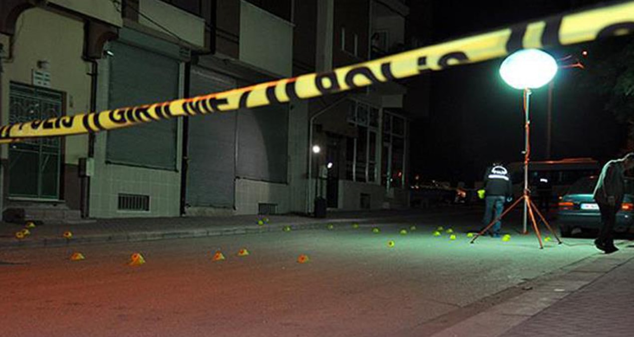 Gündemden Son Bilgiler: Adana'da yumruklu-tekmeli kavga! Aracından inip saldırdı - En Son Haber: Gelişmeler Ta