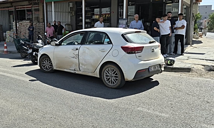 Adıyaman'da otomobil ile motosiklet çarpıştı, 1 yaralı hastaneye gitmeyi reddetti