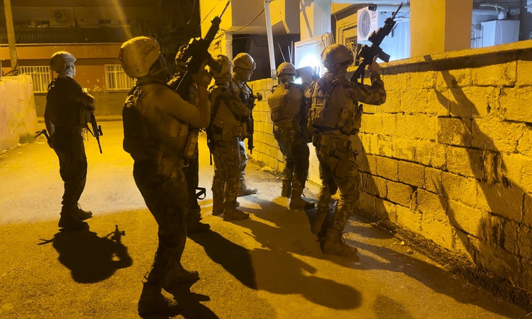 Adıyaman'da terör örgütü DEAŞ'a yönelik operasyonda yakalanan 3 zanlı hakkında tutuklama kararı verildi