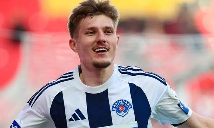 Adrian Benedyczak kimdir? Kasımpaşa'ya Eyüpspor galibiyetini getiren Polonyalı forvet: Gelişmeler Takip Ediliy