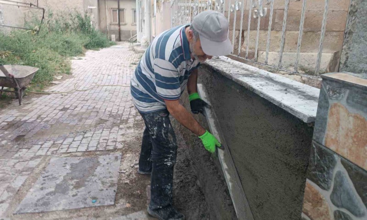 Afyonkarahisar Bolvadin'de cami imamı, Hacı Mahmut Camii'nin tadilatını kendi yaptı - Son Dakika Bilgileri