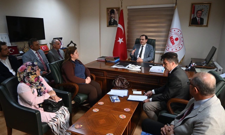 Afyonkarahisar Çay'da özel eğitim projeleri Kaymakam Türker başkanlığında görüşüldü ve Merak Edilenler