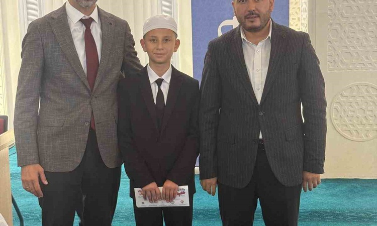 Afyonkarahisar'ı temsil eden Ahmet Çakır, Kur'an okuma yarışmasında Ege ikincisi oldu: Gelişmeler Takip Ediliy