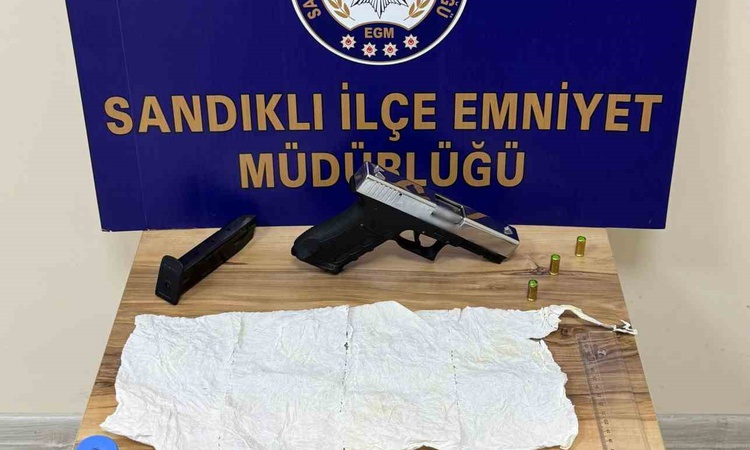 Afyonkarahisar Sandıklı'da uyuşturucu operasyonunda 2 kişi hakkında tutuklama kararı verildi ve Merak Edilenle