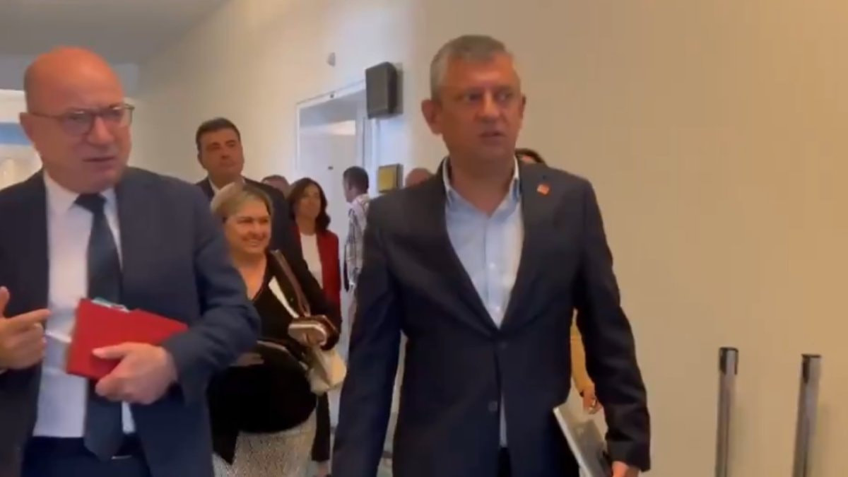 Agenda - Joke from Özgür Özel to journalists: We determined the name of the new party (Details)