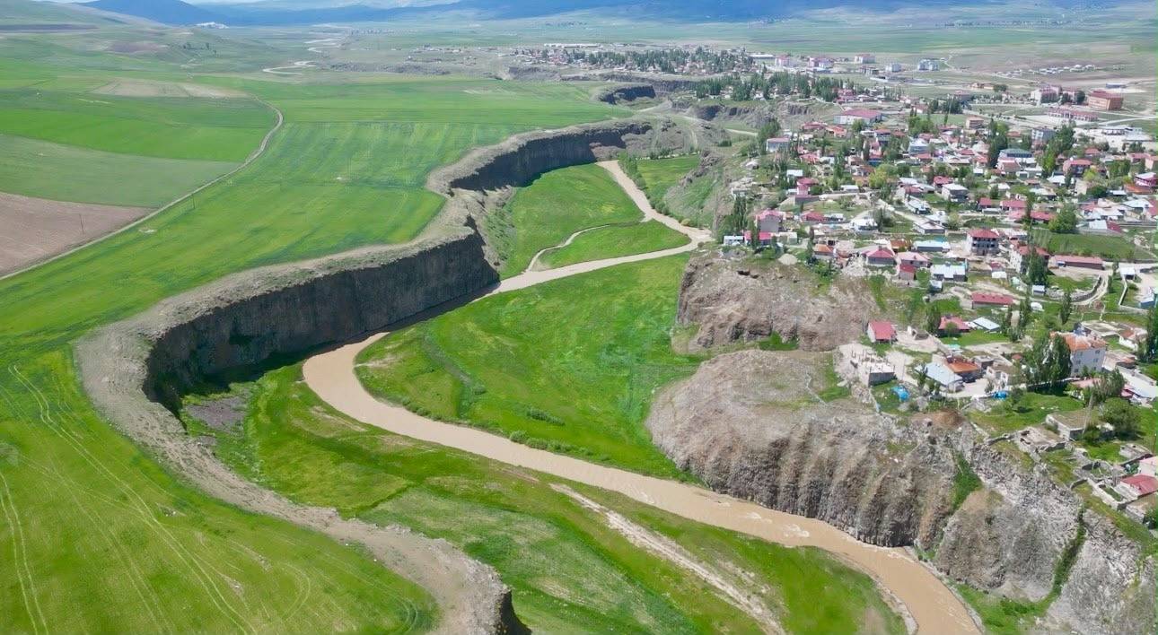 Analysis | Also known as the Ihlara Valley of the East: Diyadin Canyon is beautiful in all four seasons.