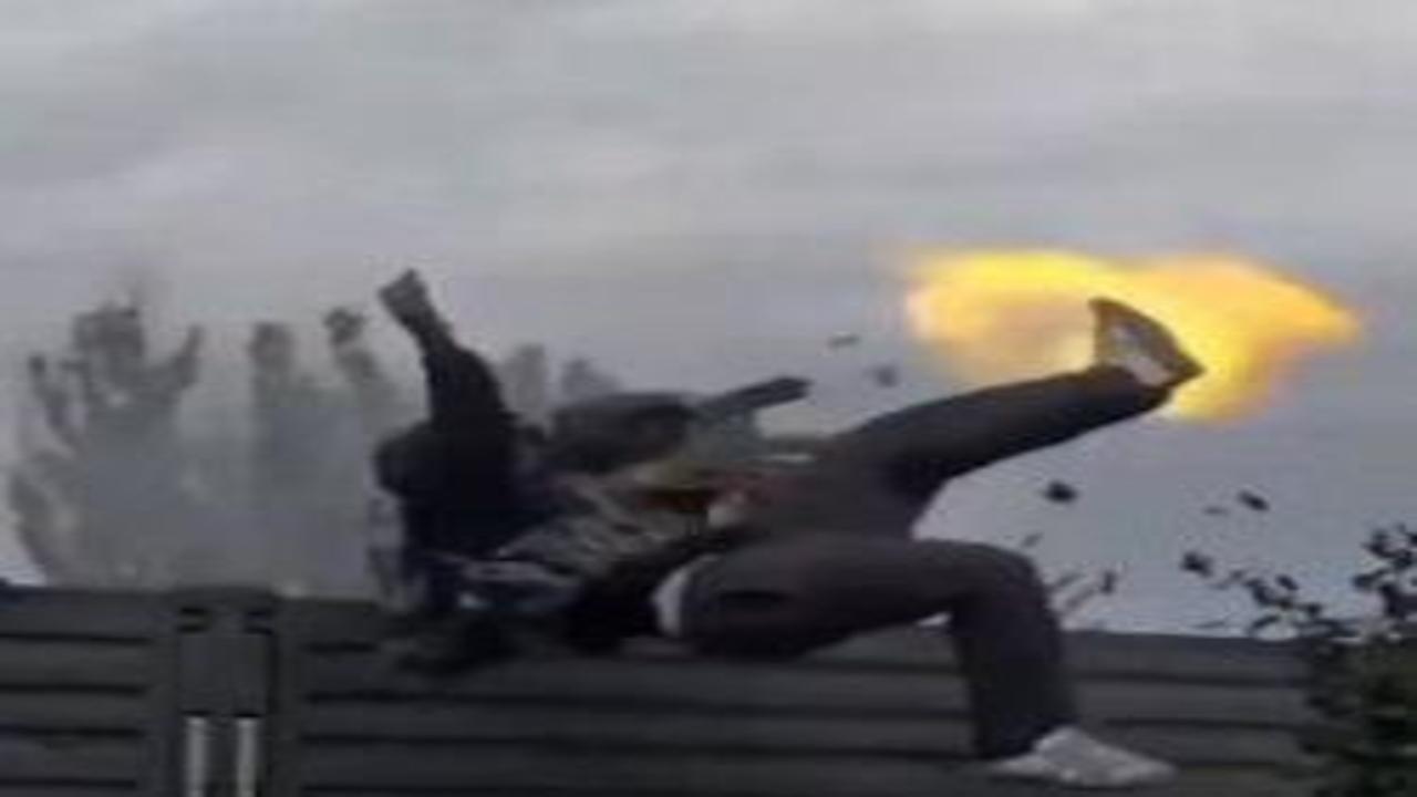 Agenda - Frightening moment in the recruit's target practice! (Detail)