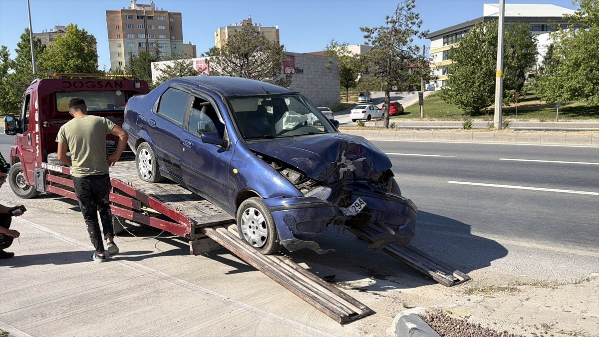 Analysis | Driver Injured After Car Hits Gas Station Sign in Eskişehir (Details)
