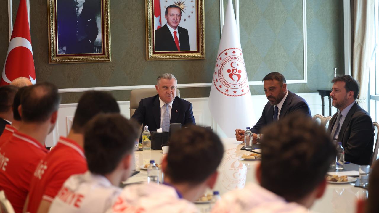 Ayrıntılar Netleşti: Voleybolda dünya şampiyonluğu geldi! Bakan Bak 'artık bir ekolüz' dedi ve Son Gelişmeler:
