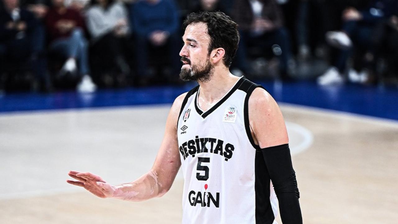 Kritik Açıklama: Beşiktaş'tan ayrıldı! Eski takımı Fenerbahçe'ye transfer oldu ve Son Gelişmeler - Son Dakika