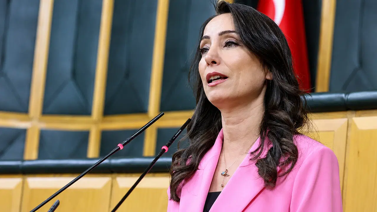 Kritik Açıklama: Tülay Hatimoğulları'ndan kürsüde 'NATO Zirvesi' tepkisi: 'Nasıl daha fazla silah satarız'ın'