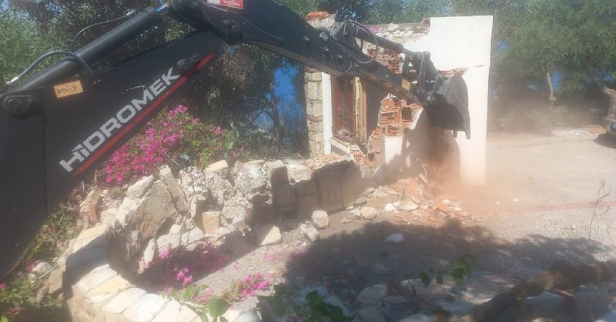 Analysis | Illegal Beachfront Structures Demolished in Bodrum