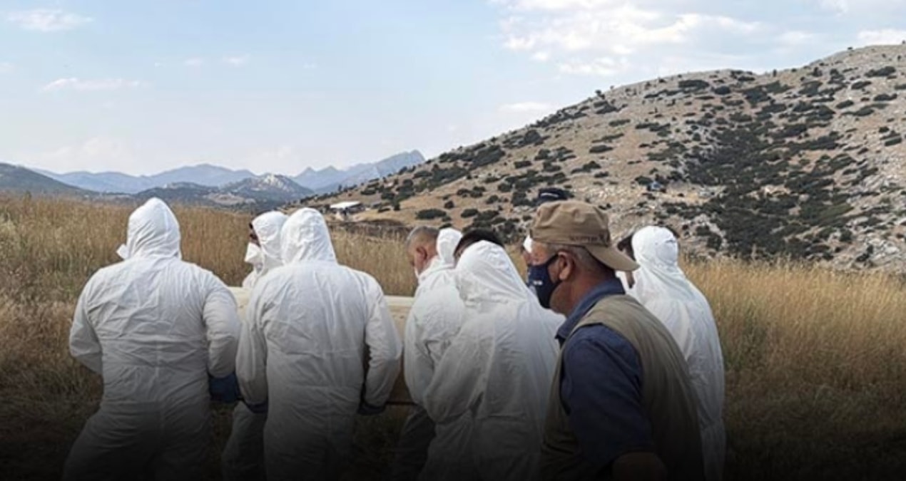 Images from Türkiye... He was infected with the disease, he died within 15 days, they came to his funeral with protective clothing